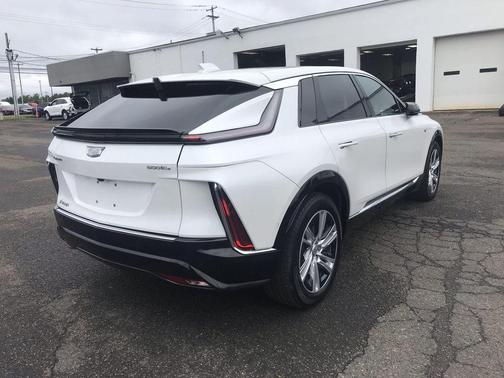 2024 Cadillac LYRIQ Tech