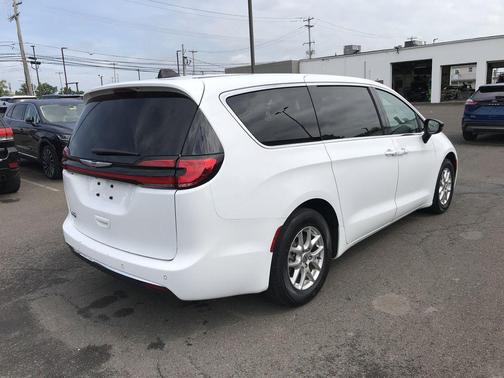 Bright White Clearcoat 2024 Chrysler Pacifica Touring L