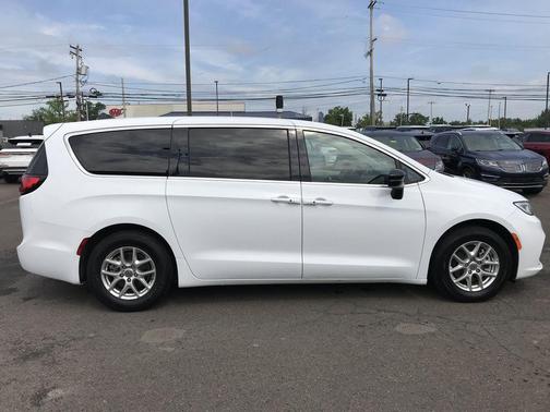 Bright White Clearcoat 2024 Chrysler Pacifica Touring L