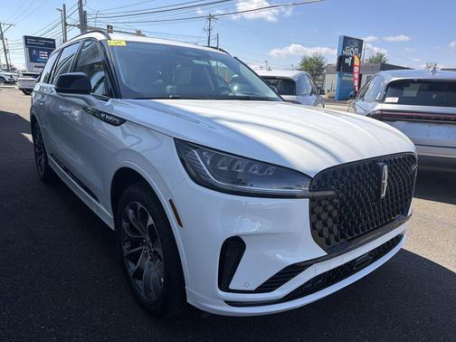 Pristine White Metallic Tri-Coat 2026 Lincoln Aviator Premiere