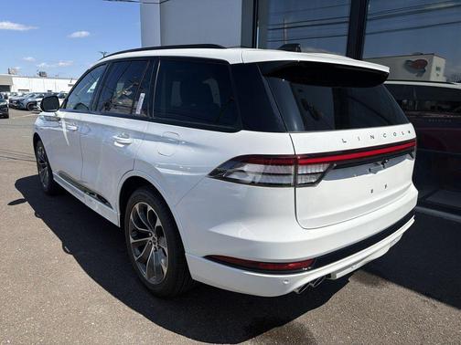 Pristine White Metallic Tri-Coat 2026 Lincoln Aviator Premiere