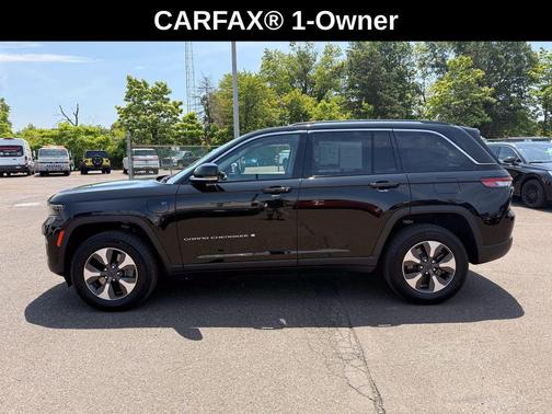 Diamond Black Crystal Pearlcoat 2022 Jeep Grand Cherokee 4xe Base