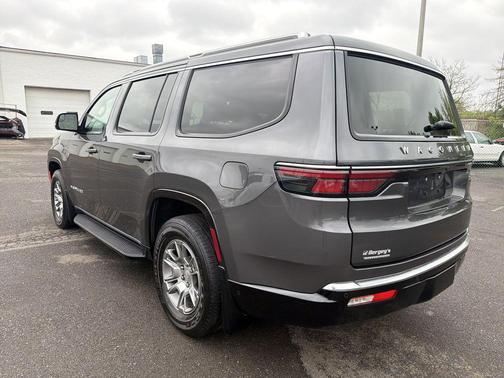 Baltic Gray Metallic Clearcoat 2023 Jeep Wagoneer Series I 4x4