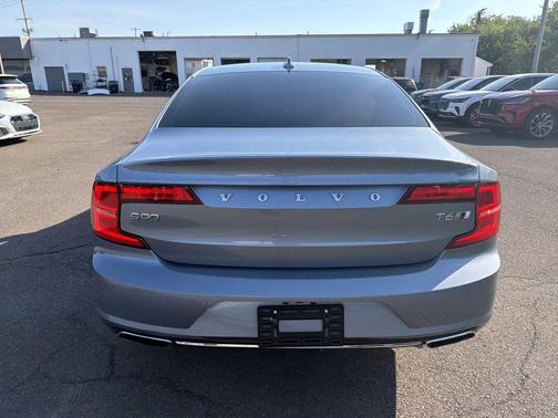 Mussel Blue Metallic 2017 Volvo S90 T6 Inscription