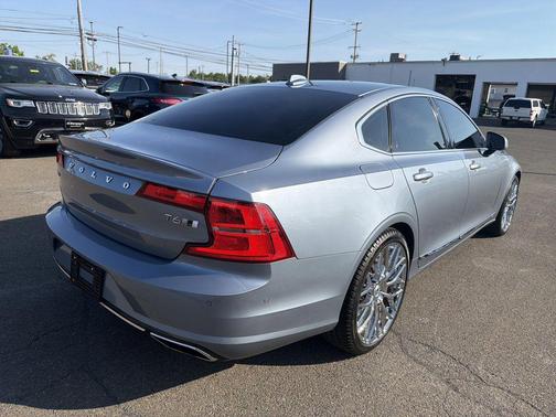 Mussel Blue Metallic 2017 Volvo S90 T6 Inscription