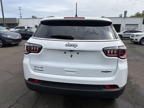 Bright White Clearcoat 2023 Jeep Compass Latitude Lux