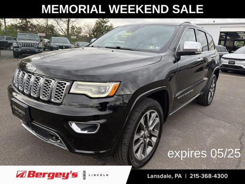 Diamond Black Crystal Pearlcoat 2017 Jeep Grand Cherokee Overland