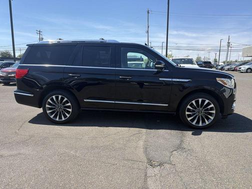 INFINITE BLACK 2021 Lincoln Navigator Reserve