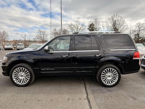 2017 Lincoln Navigator Select