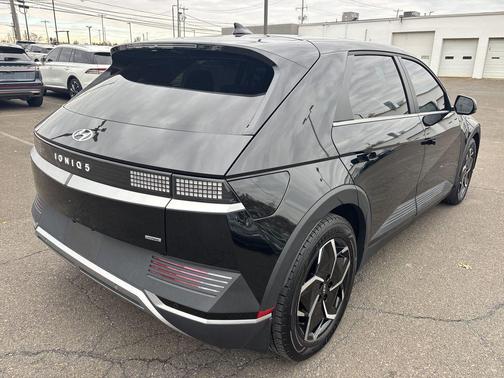 2022 Hyundai IONIQ 5 SE