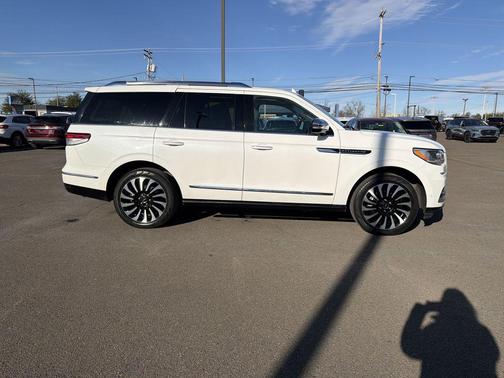2022 Lincoln Navigator Black Label