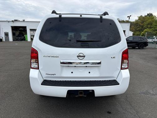 2012 Nissan Pathfinder LE