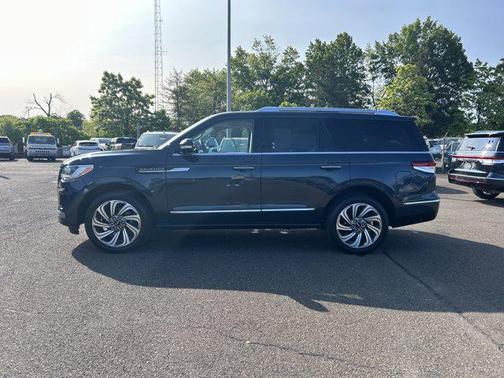 2024 Lincoln Navigator Premiere