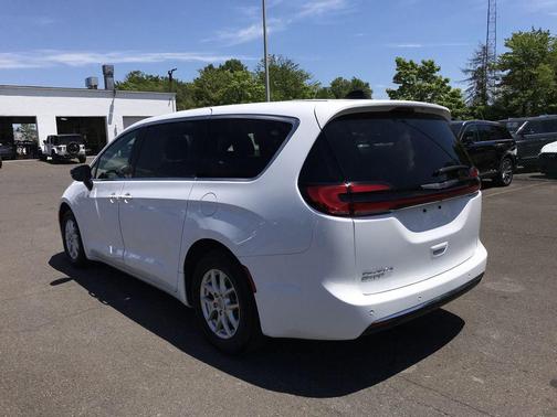 Bright White Clearcoat 2025 Chrysler Pacifica L