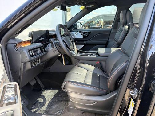 Infinite Black Metallic Clearcoat 2026 Lincoln Aviator Black Label AWD