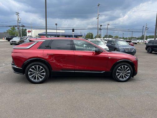 2024 Cadillac LYRIQ Sport