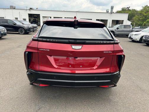 2024 Cadillac LYRIQ Sport