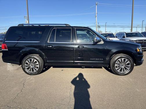 2016 Lincoln Navigator Select