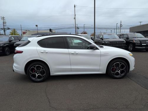 2022 Alfa Romeo Stelvio Ti