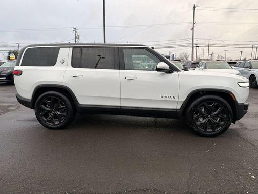 2024 Rivian R1S Adventure