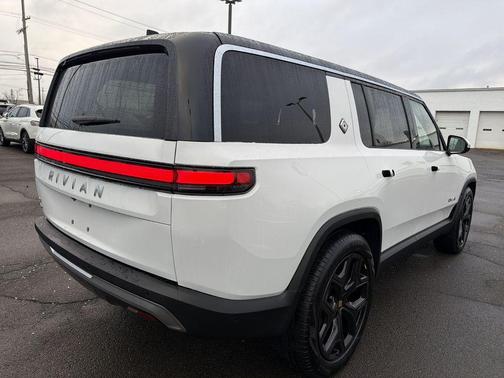 2024 Rivian R1S Adventure