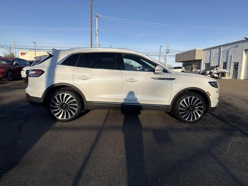 2022 Lincoln Nautilus Black Label