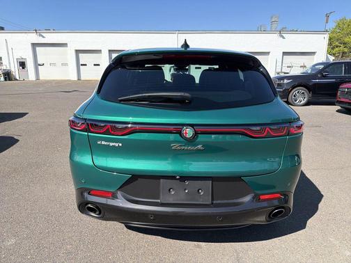 Verde Fangio Metallic 2024 Alfa Romeo Tonale Veloce EAWD