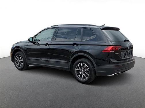 Photo 4 of 32 of 2021 Volkswagen Tiguan 2.0T S
