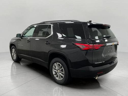 Mosaic Black Metallic 2023 Chevrolet Traverse LT Cloth