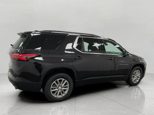 Mosaic Black Metallic 2023 Chevrolet Traverse LT Cloth