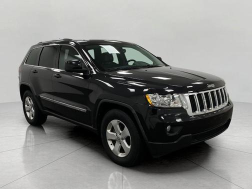 Brilliant Black Crystal Pearlcoat 2011 Jeep Grand Cherokee Laredo