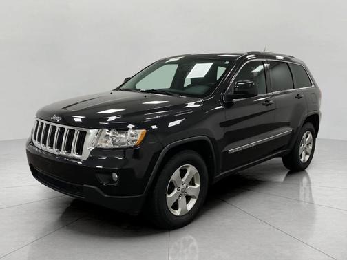 Brilliant Black Crystal Pearlcoat 2011 Jeep Grand Cherokee Laredo