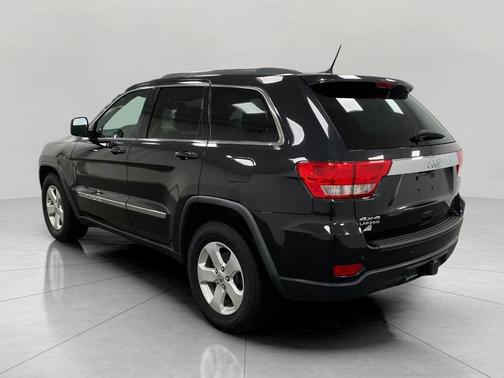 Brilliant Black Crystal Pearlcoat 2011 Jeep Grand Cherokee Laredo