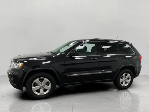 Brilliant Black Crystal Pearlcoat 2011 Jeep Grand Cherokee Laredo