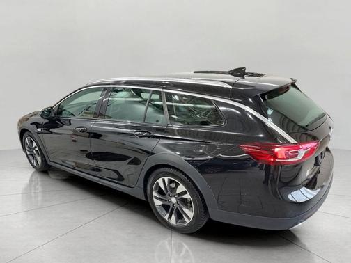 2019 Buick Regal TourX AWD Essence