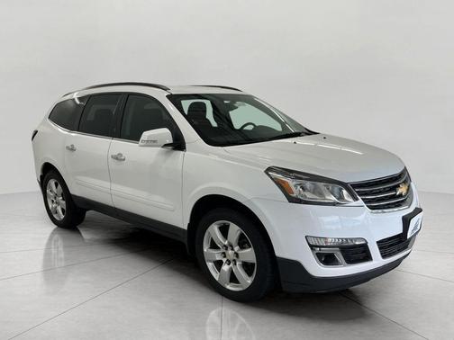 Summit White 2017 Chevrolet Traverse 1LT