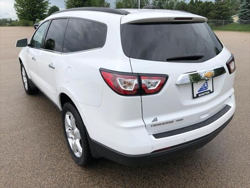 Summit White 2017 Chevrolet Traverse 1LT