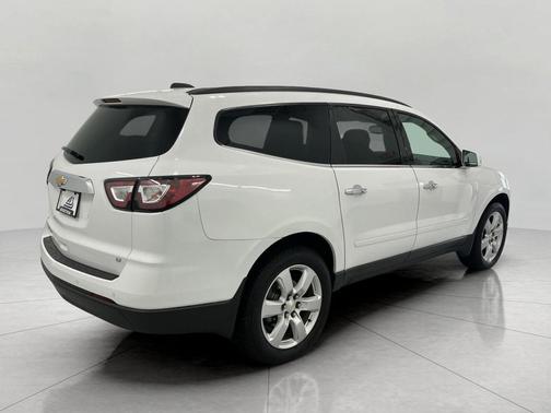 Summit White 2017 Chevrolet Traverse 1LT