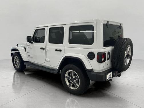 Bright White Clearcoat 2018 Jeep Wrangler Unlimited Sahara