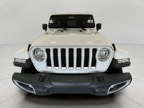 Bright White Clearcoat 2018 Jeep Wrangler Unlimited Sahara