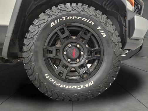 Iceberg White 2013 Toyota FJ Cruiser Base