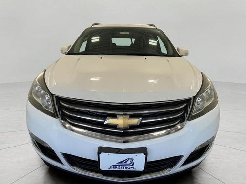 Summit White 2017 Chevrolet Traverse 2LT