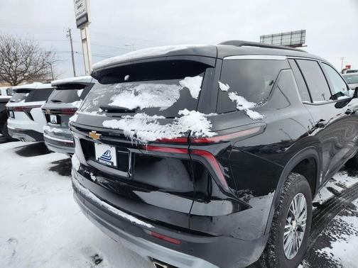 2025 Chevrolet Traverse LT