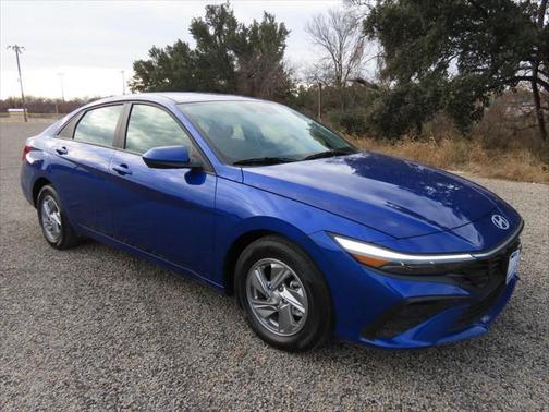 2024 Hyundai ELANTRA SE