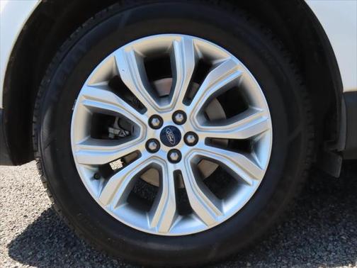 2020 Ford Edge Titanium