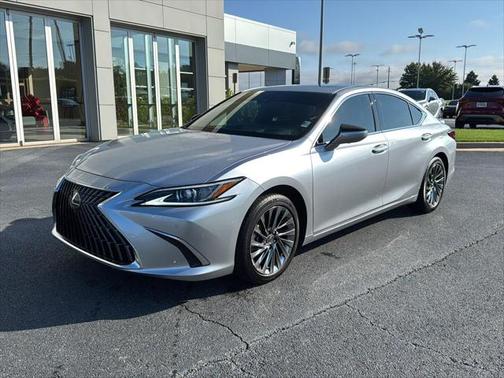 2025 Lexus ES 300h Luxury