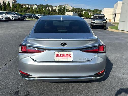2025 Lexus ES 300h Luxury