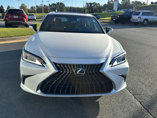 2025 Lexus ES 300h Luxury