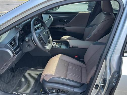 2025 Lexus ES 300h Luxury