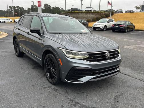 2022 Volkswagen Tiguan 2.0T SE R-Line Black